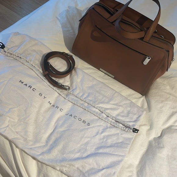 Marc by Marc Jacobs leather handbag - Picture 6 of 8